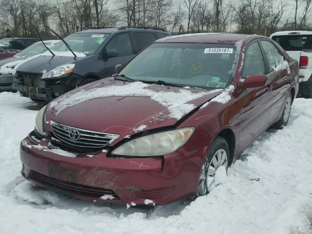 4T1BE30K15U071541 - 2005 TOYOTA CAMRY LE RED photo 2