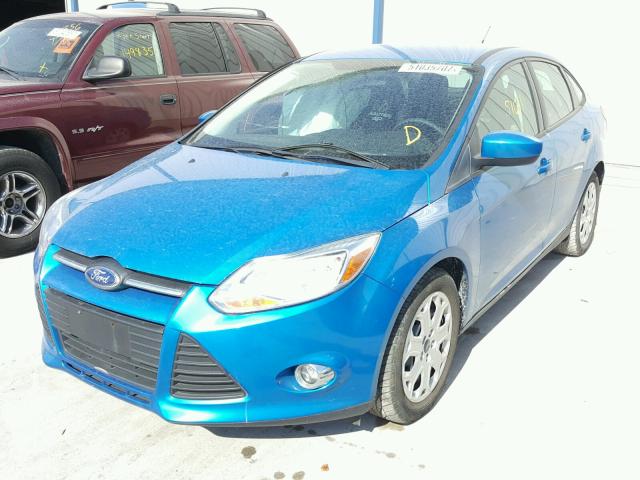 1FAHP3F29CL308835 - 2012 FORD FOCUS SE BLUE photo 2