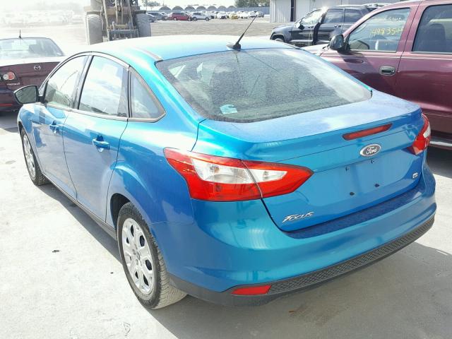 1FAHP3F29CL308835 - 2012 FORD FOCUS SE BLUE photo 3