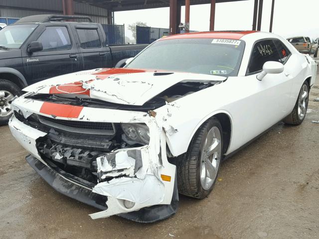 2C3CDYBT7DH676264 - 2013 DODGE CHALLENGER WHITE photo 2