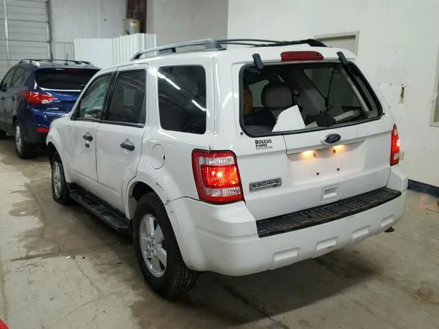 1FMCU0D74AKC76840 - 2010 FORD ESCAPE XLT WHITE photo 3