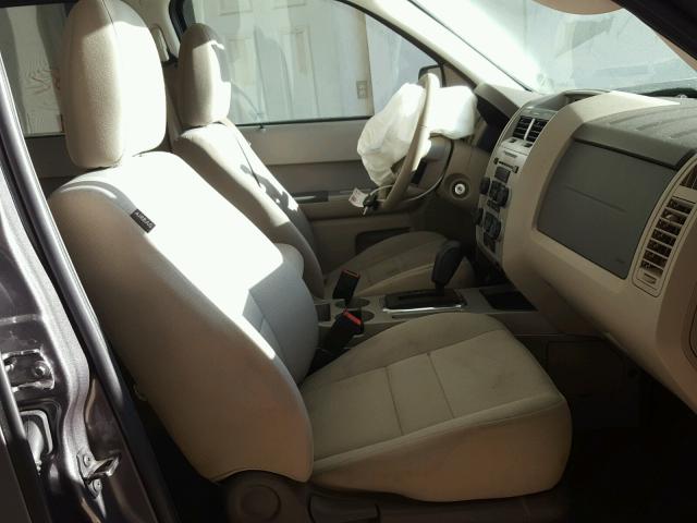 1FMCU0D7XAKB89072 - 2010 FORD ESCAPE XLT 灰色 照片 5