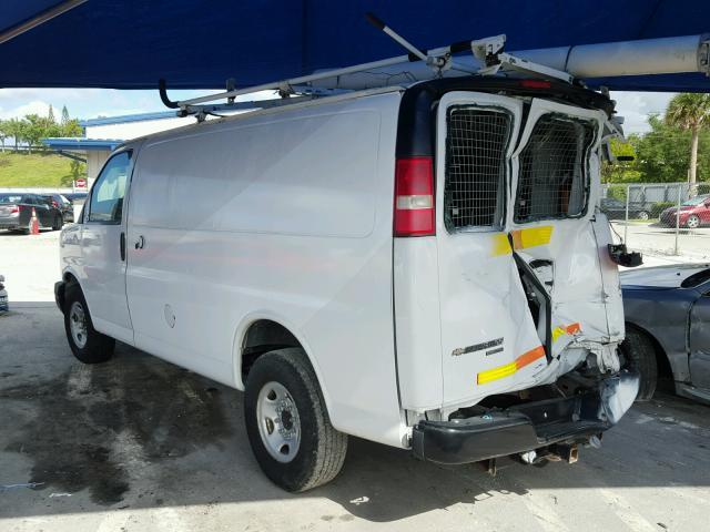 1GCWGFCA9D1141114 - 2013 CHEVROLET EXPRESS G2 WHITE photo 3