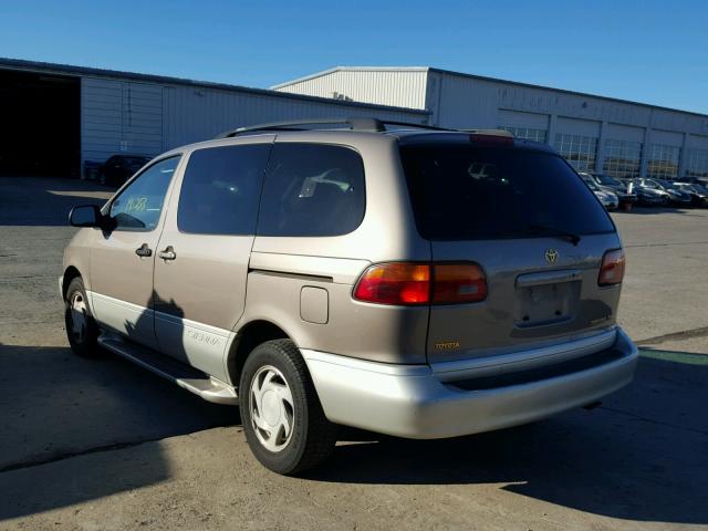 4T3ZF13C9WU009978 - 1998 TOYOTA SIENNA XLE WHITE photo 3