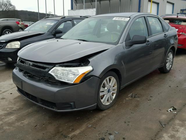 1FAHP3EN1AW164883 - 2010 FORD FOCUS S GRAY photo 2