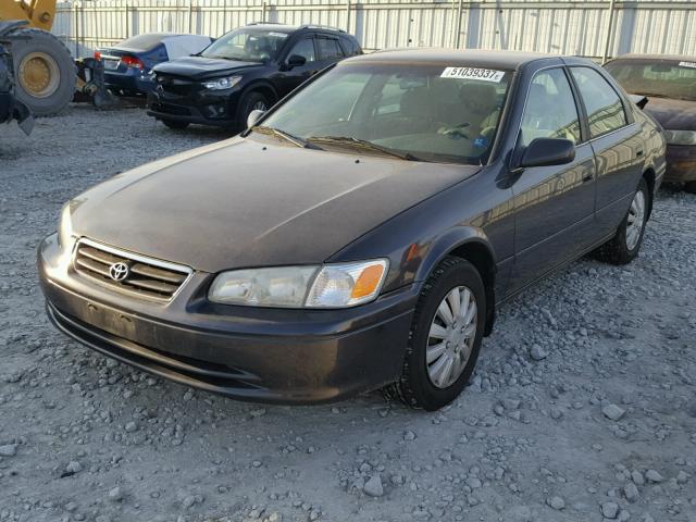 4T1BG22K21U791877 - 2001 TOYOTA CAMRY CE GRAY photo 2