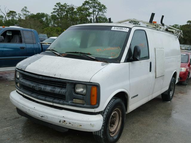 1GCHG35R211154860 - 2001 CHEVROLET EXPRESS G3 WHITE photo 2