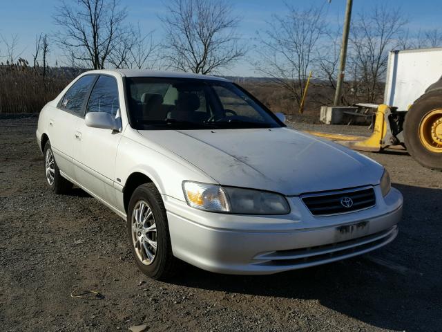 JT2BG28K810549400 - 2001 TOYOTA CAMRY LE 白色 照片 1