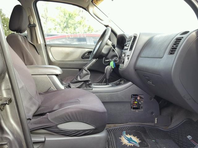 1FMCU03126KD24078 - 2006 FORD ESCAPE XLT GRAY photo 5