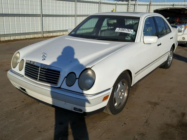 WDBJF72F9VA192919 - 1997 MERCEDES-BENZ E 420 WHITE photo 2