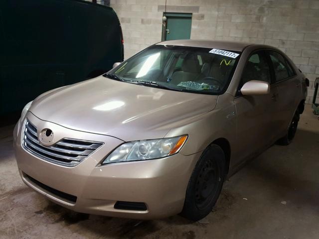 4T1BB46K28U043970 - 2008 TOYOTA CAMRY HYBR GOLD photo 2