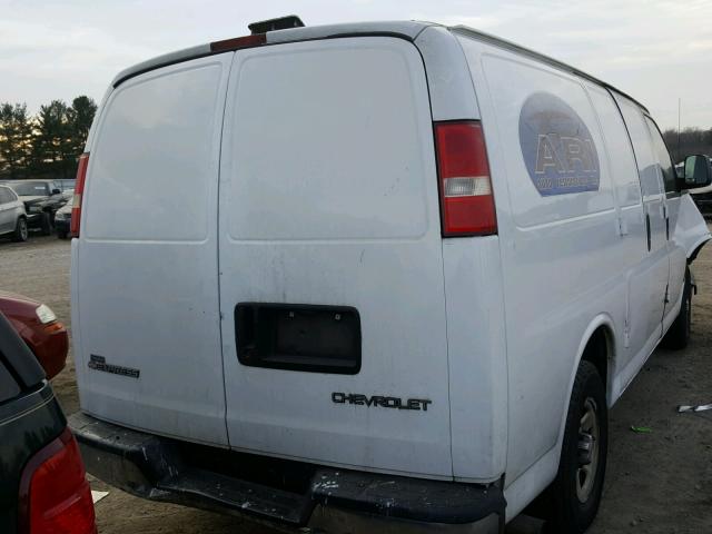 1GCFG15T141116483 - 2004 CHEVROLET EXPRESS G1 WHITE photo 4