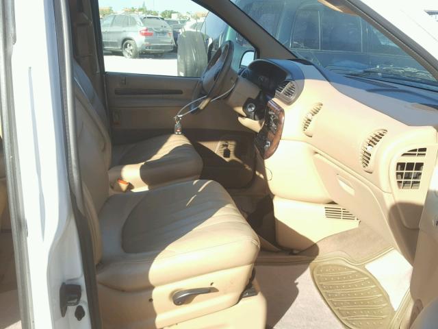 1C4GP55L1WB737313 - 1998 CHRYSLER TOWN & COU WHITE photo 5