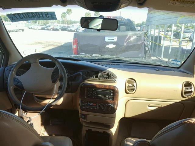 1C4GP55L1WB737313 - 1998 CHRYSLER TOWN & COU WHITE photo 9