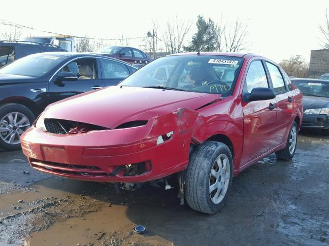 1FAFP34N35W203472 - 2005 FORD FOCUS ZX4 RED photo 2