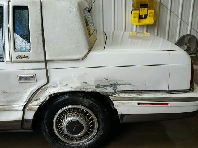 1C3XV66LXPD113482 - 1993 CHRYSLER NEW YORKER 白色 照片 9