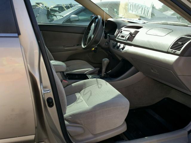 JTDBE32K930156116 - 2003 TOYOTA CAMRY LE BEIGE photo 5