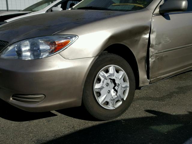 JTDBE32K930156116 - 2003 TOYOTA CAMRY LE BEIGE photo 9