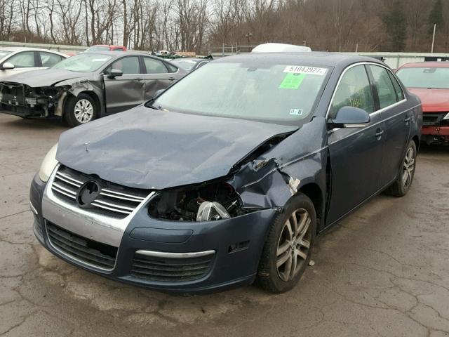 3VWDF71K95M604950 - 2005 VOLKSWAGEN NEW JETTA BLUE photo 2