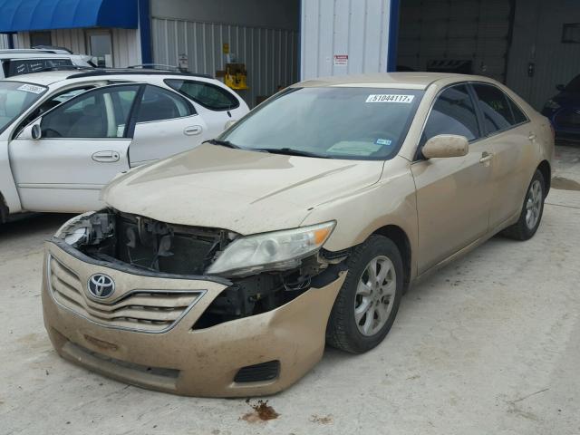 4T1BF3EK1BU697155 - 2011 TOYOTA CAMRY BASE GOLD photo 2