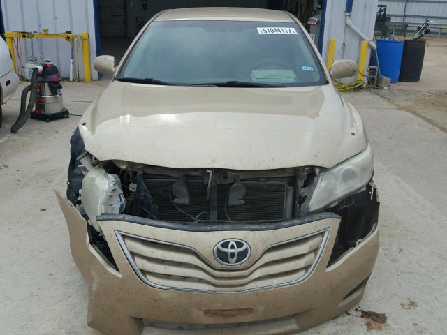 4T1BF3EK1BU697155 - 2011 TOYOTA CAMRY BASE GOLD photo 9