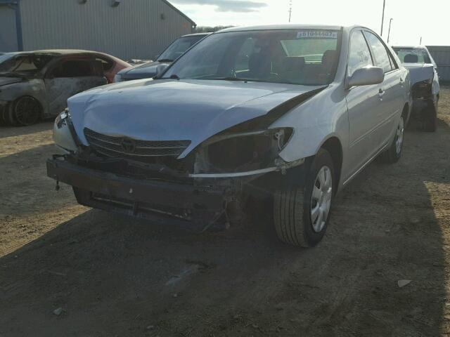 4T1BE32K14U296196 - 2004 TOYOTA CAMRY LE SILVER photo 2