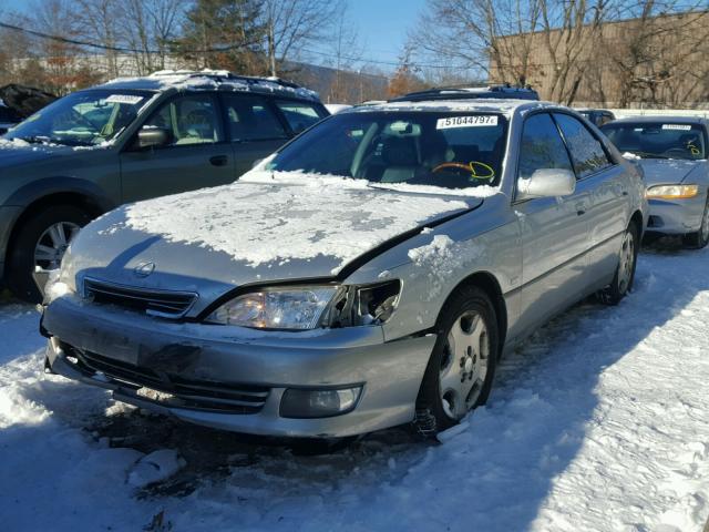 JT8BF28G0Y0265998 - 2000 LEXUS ES 300 GRAY photo 2