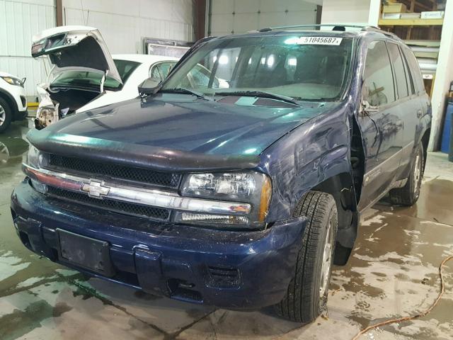 1GNDT13S242379337 - 2004 CHEVROLET TRAILBLAZE BLUE photo 2