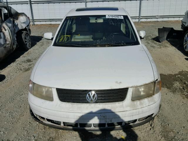 WVWMA63BXXE388754 - 1999 VOLKSWAGEN PASSAT GLS WHITE photo 9