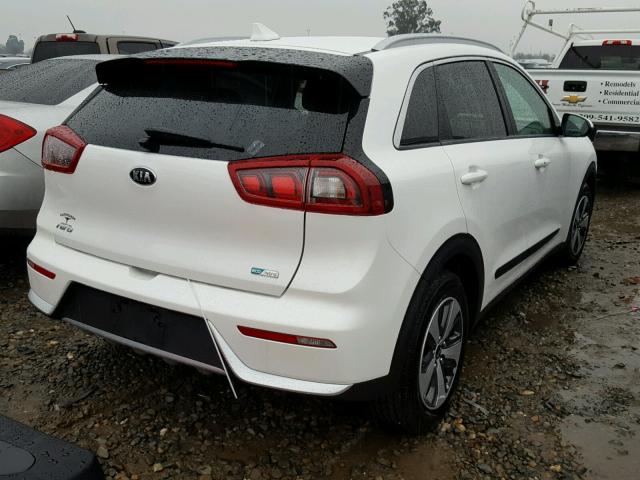 KNDCB3LC0H5085063 - 2017 KIA NIRO FE WHITE photo 4