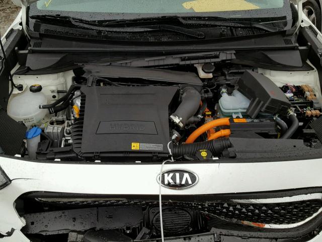 KNDCB3LC0H5085063 - 2017 KIA NIRO FE WHITE photo 7