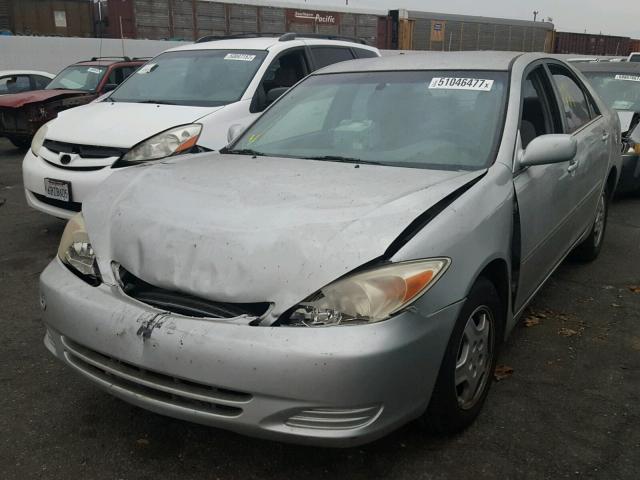 4T1BF32K82U034413 - 2002 TOYOTA CAMRY LE SILVER photo 2