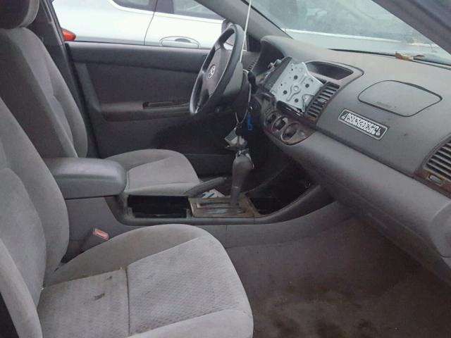 4T1BF32K82U034413 - 2002 TOYOTA CAMRY LE ვერცხლისფერი ფოტო 5