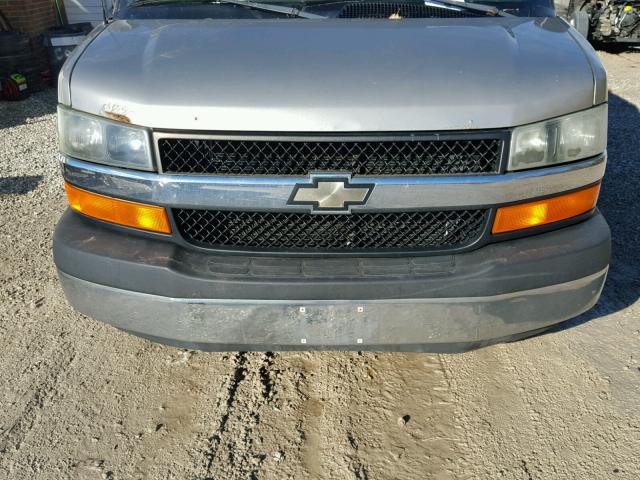 1GBFG15XX41230019 - 2004 CHEVROLET EXPRESS G1 SILVER photo 7