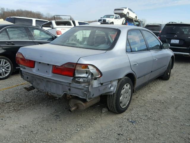 1HGCG5646WA232252 - 1998 HONDA ACCORD LX SILVER photo 4