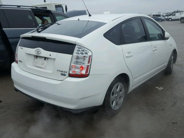 JTDKB20U277569886 - 2007 TOYOTA PRIUS WHITE photo 4