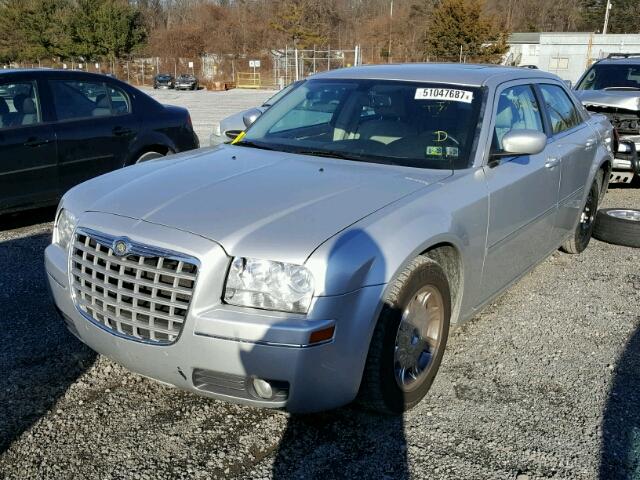 2C3KA53G26H351478 - 2006 CHRYSLER 300 TOURIN SILVER photo 2