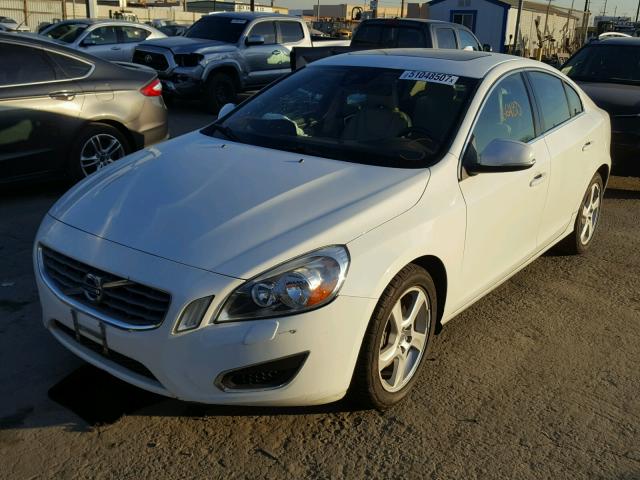 YV1612FSXD2202814 - 2013 VOLVO S60 T5 WHITE photo 2