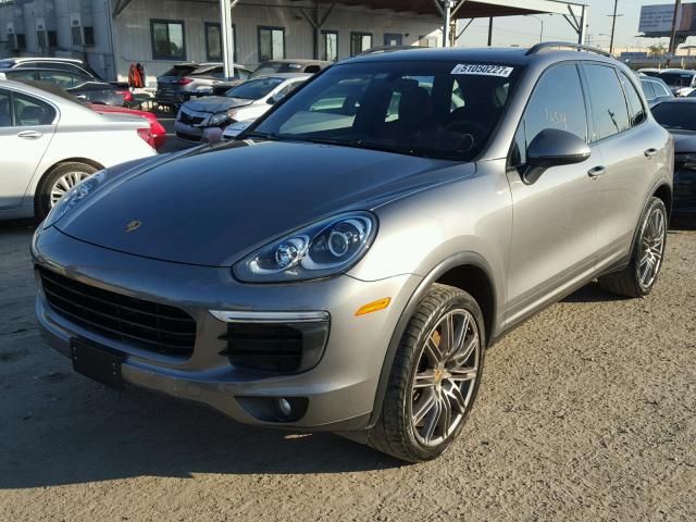 WP1AA2A2XGKA36725 - 2016 PORSCHE CAYENNE GRAY photo 2