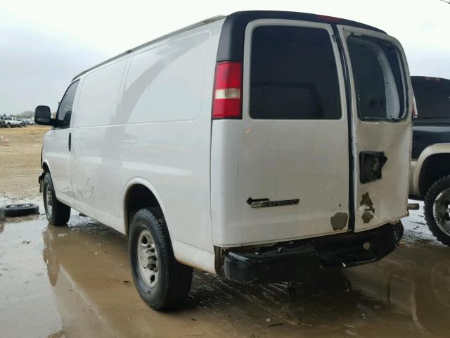 1GCGG25C281182458 - 2008 CHEVROLET EXPRESS G2 WHITE photo 3