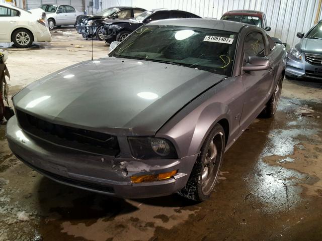 1ZVFT80N375314750 - 2007 FORD MUSTANG GRAY photo 2