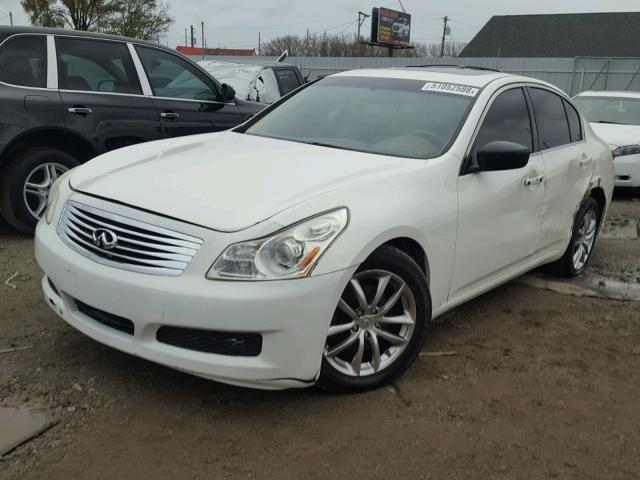 JNKCV61F69M363072 - 2009 INFINITI G37 WHITE photo 2