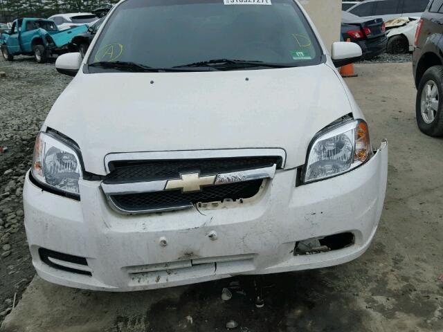 KL1TD56608B060541 - 2008 CHEVROLET AVEO BASE WHITE photo 9