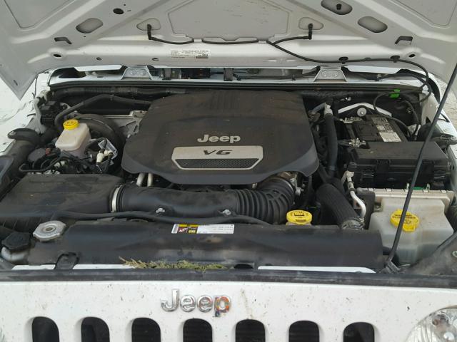 1C4BJWKGXGL293501 - 2016 JEEP WRANGLER U WHITE photo 7