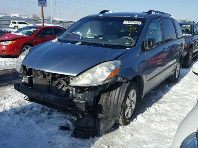 5TDZK23C07S053520 - 2007 TOYOTA SIENNA CE SILVER photo 2