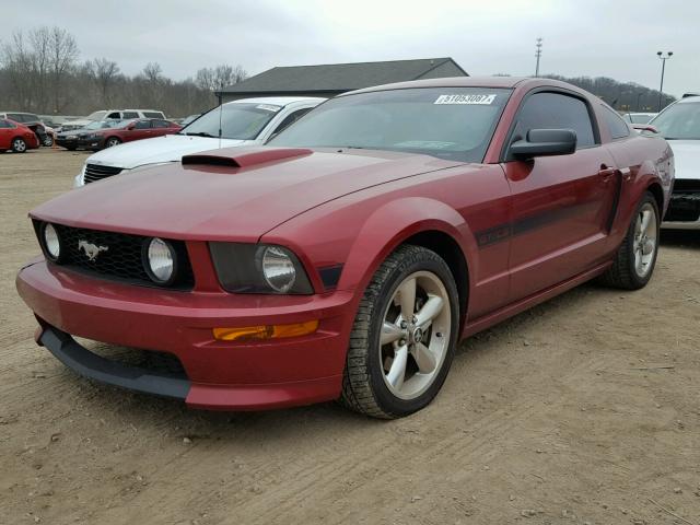 1ZVFT82H775282943 - 2007 FORD MUSTANG GT RED photo 2