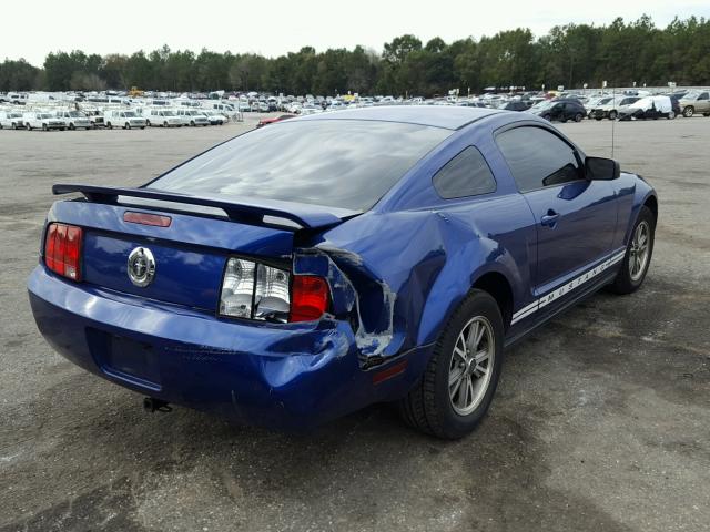 1ZVFT80N055166862 - 2005 FORD MUSTANG BLUE photo 4