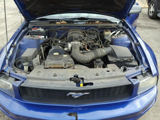 1ZVFT80N055166862 - 2005 FORD MUSTANG BLUE photo 7