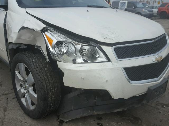 1GNKRJEDXBJ322939 - 2011 CHEVROLET TRAVERSE L WHITE photo 9