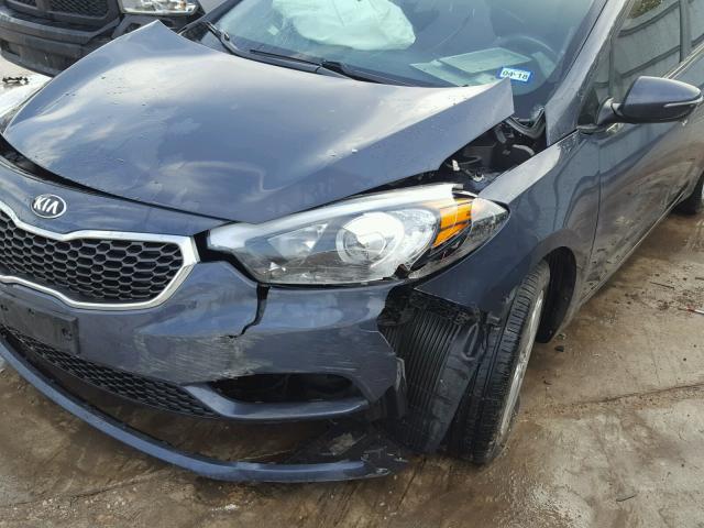 KNAFX4A67F5366854 - 2015 KIA FORTE LX BLUE photo 9